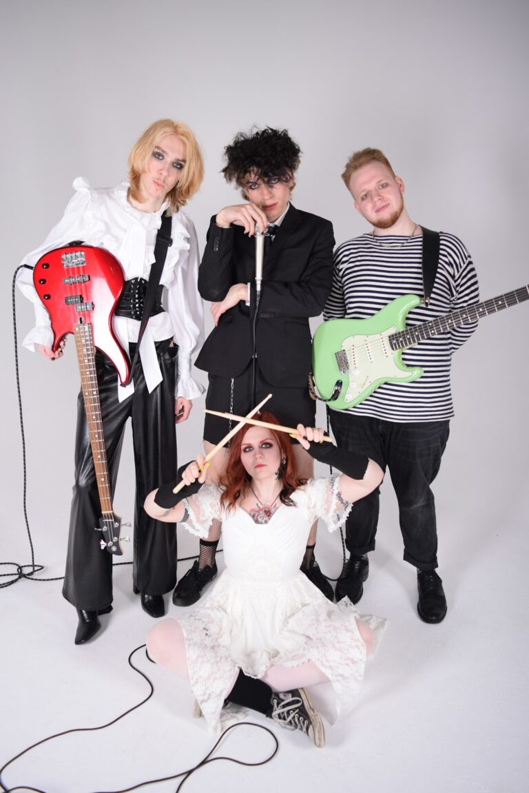 Unlocking the Secrets to Effortless Glam: Your Guide to Dazzling Fashion