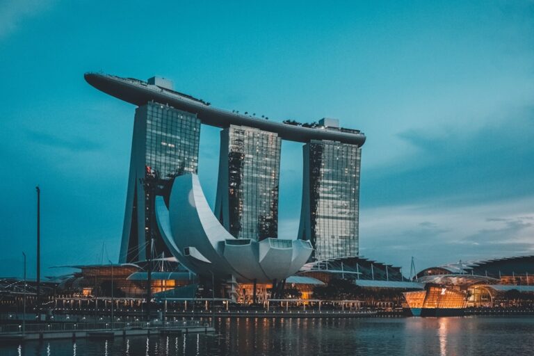 Explore Singapore: A Luxurious Journey Awaits!