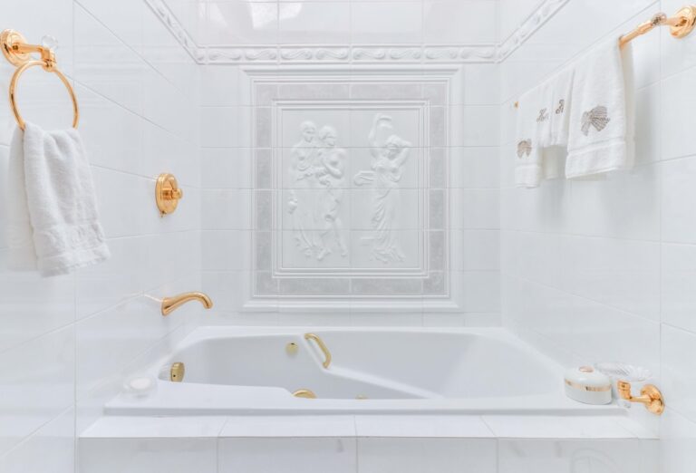 Transform Your Bathroom: Smart Tips to Tackle Toilet Clutter