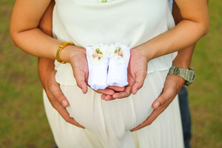 Capture the Magic: How to Create Stunning Maternity Photos at Home