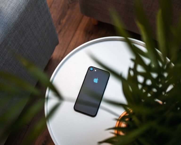 Transforming Your Space: Mastering Cozy Minimalism for a Warm Living Room Haven